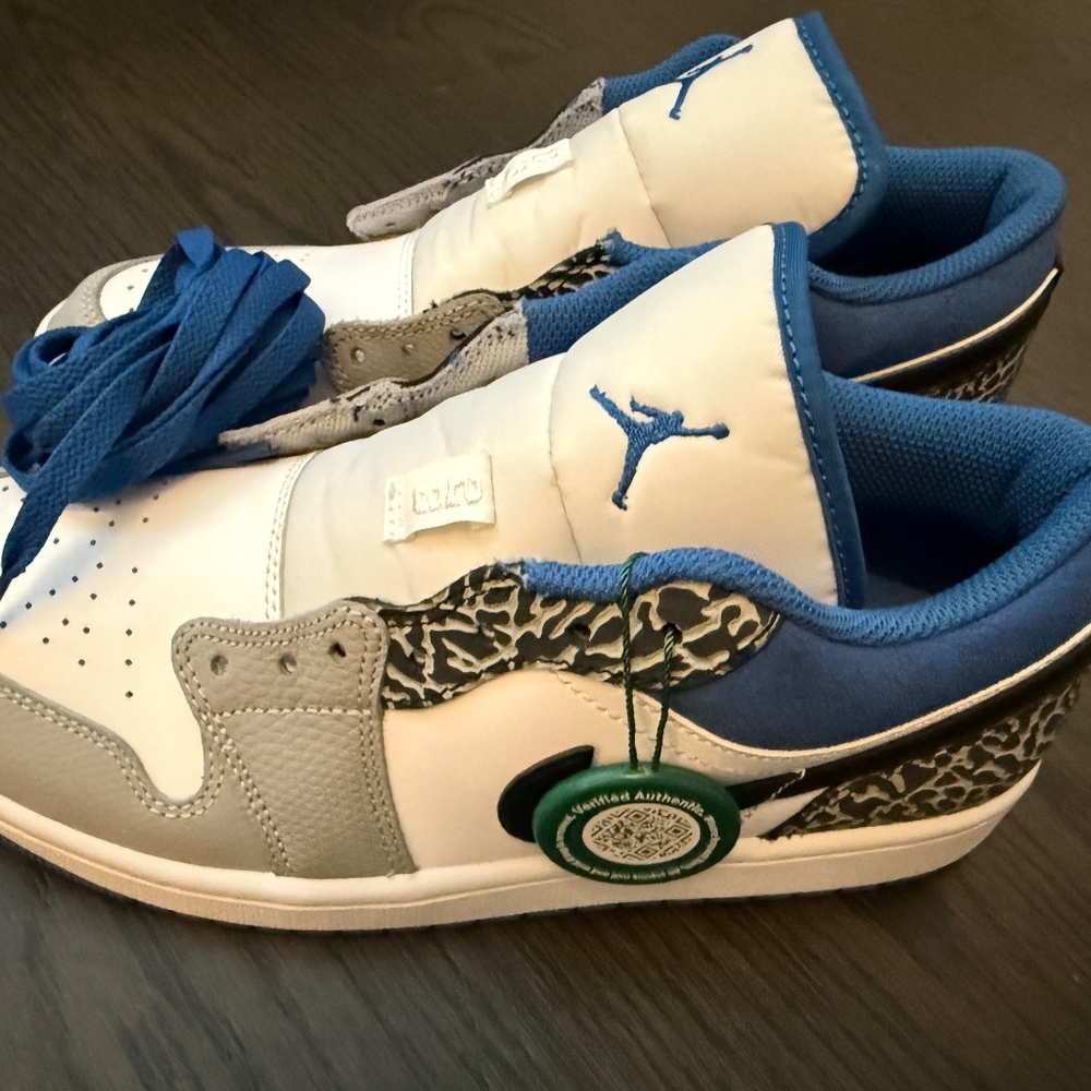 Jordan 1 Low SE True Blue Men's size 8